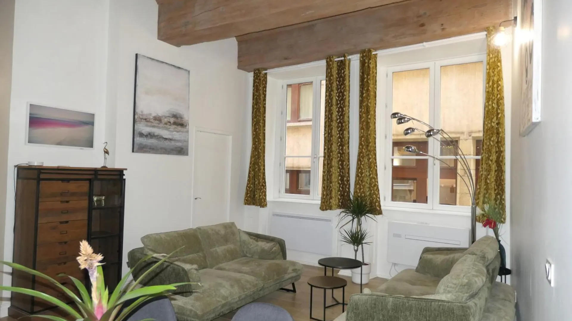 Presqu'Ile Saint Nizier Coeur De Lyon Classe 4* 0*,  France